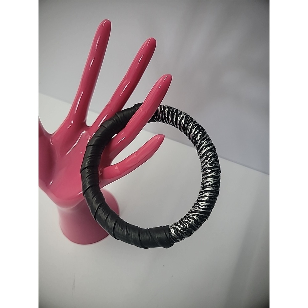 Vintage Bracelet Bangle Black‎ Silver Tone Accent Jewelry Costume